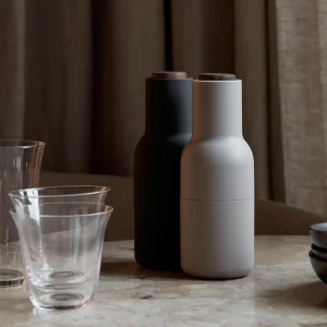 Audo Bottle Grinder Ash + Carbon with Walnut / Set 2^ Salt & Pepper