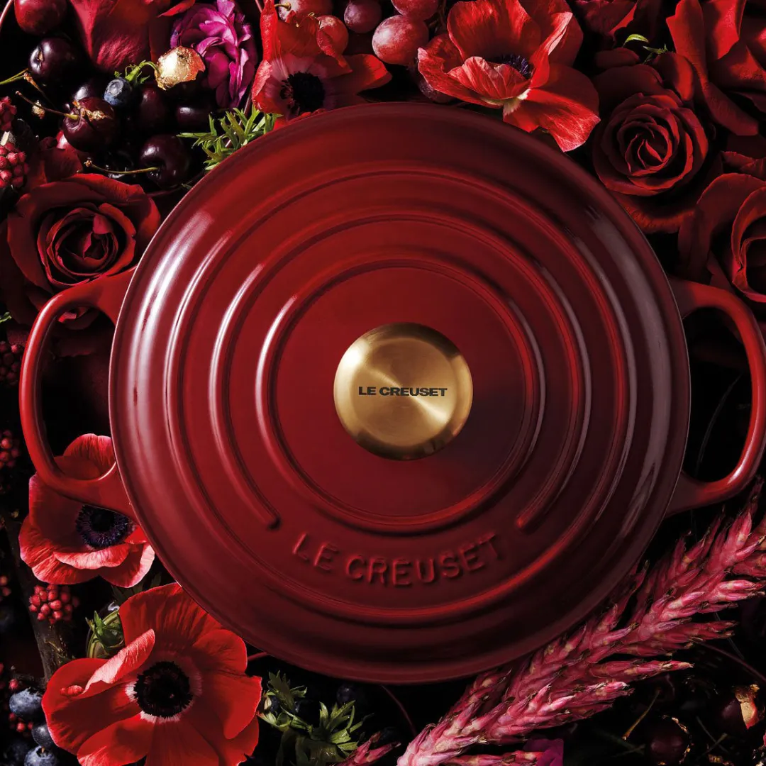 signature_round_casserole_1.webp Le Creuset Signature Round Casserole Garnet 20cm^ Cookware